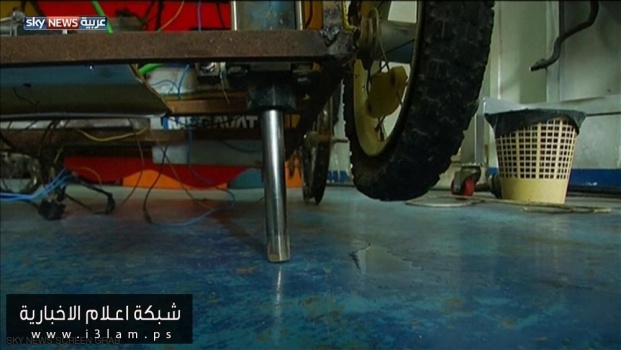 فلسطينيان يبتكران جهازاً ينهي معاناة تغيير إطار السيارة المثقوب