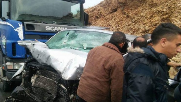 وفاة مواطنين في حادث سير على طريق واد النار