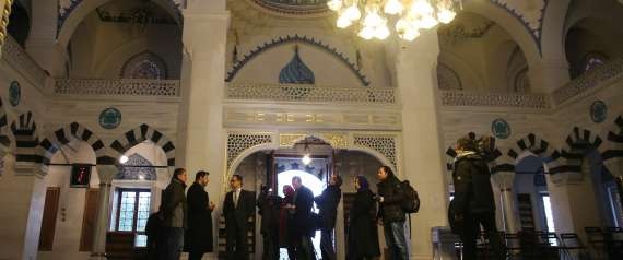 مسلمو أوروبا يشترون الكنائس المغلقة لتحويلها إلى مساجد