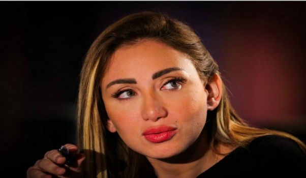 في قضية "فتاة المول".. محكمة مصرية تقضي بسجن الإعلامية ريهام سعيد