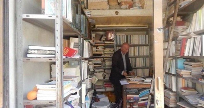 وفاة صاحب أقدم مكتبة في نابلس