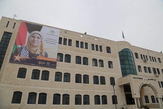 سننظم حفل استقبال وتكريم لها..وزير التربية يشكر كل من ساند ودعم المربية الحروب