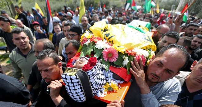 بالصور..تشييع الشهيد شعلان في قرية دير دبوان شرق رام الله