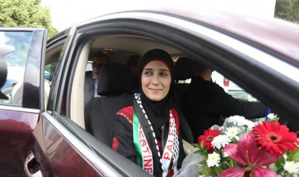 أفضل معلمة في العالم تدمج اللعب بالتعليم