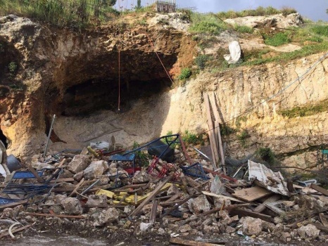 الاحتلال يهدم حديقة ألعاب وسورا واسطبلا في بلدة سلوان