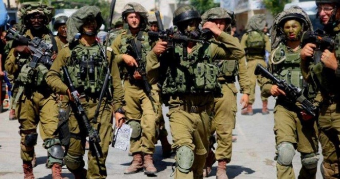 الاحتلال يعتقل ضابطًا في الأمن الوقائي بالخليل
