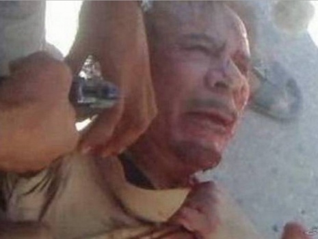مفاجأة صادمة... هذا ما طلبه القذافي في أيامه الأخيرة!