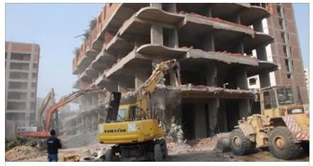 هدم عمارة الأوقاف وسط البيرة بين مؤيد ومعارض؟