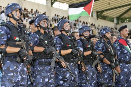 عشية عيد الفطر...الأمن الفلسطيني ينتشر بين الناس بالزي المدني