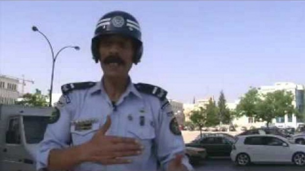 وفاة "هزاع ذنيبات" أشهر شرطي سير بالأردن"صور"