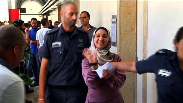 الحكم بالسجن 6 أشهر و "يوم" على الصحفية سماح دويك