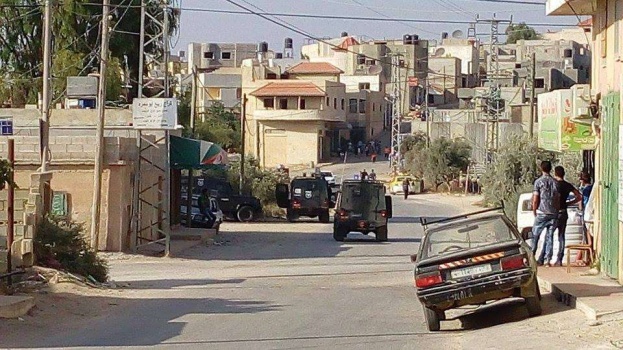 الأحتلال يقتحم قرية الجديدة جنوب جنين ويستجوب مواطنين"صور وفيديو"