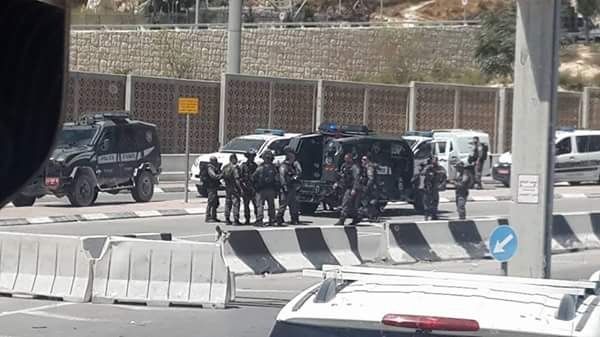جيش الاحتلال يطلق النار على شاب مقدسي على حاجز شعفاط