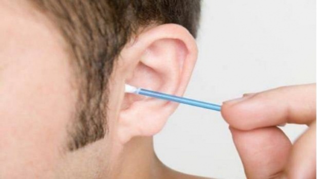 5 ممارسات خاطئة لتنظيف الأذن.. عليكَ معرفتها