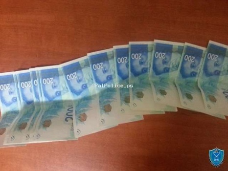 الشرطة تقبض على شاب بحوزته عملة مزورة
