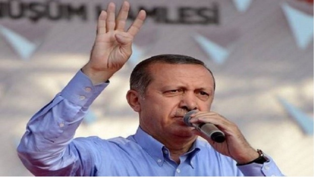 الاتراك يوضحون: ما يرفعه أردوغان ليس إشارة رابعة!