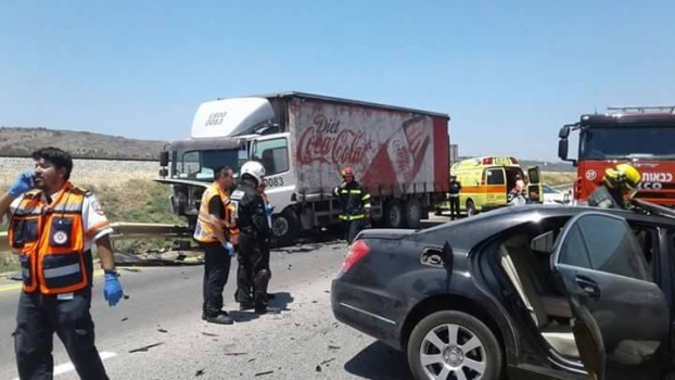 من بينها اصابات خطيرة..اصابة 6 مواطنين بحادث سير غرب رام الله