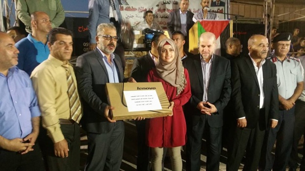 بالصور.."فتح" تكرم طلبة الثانوية العامة المتفوقين في جنين