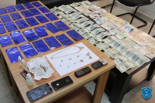 اريحا : الشرطة تقبض على متهم بالسطو وسرقة مجوهرات بقيمة 51 ألف دولار
