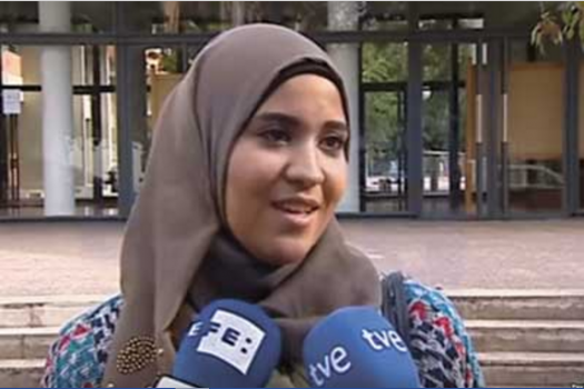 الطالبة تقوى رجب التي منعت وثلاث طالبات أخريات من مواصلة الدراسة: قررت مواجهة العنصرية
