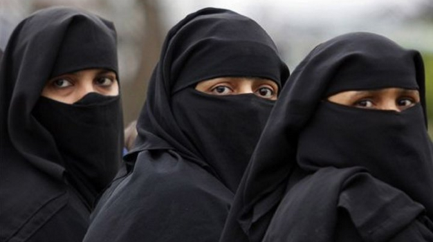 النواب السويسريون يوافقون على منع النقاب