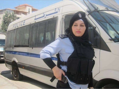 أم برتبة ملازم أول... نساء يخترقن سلك الشرطة