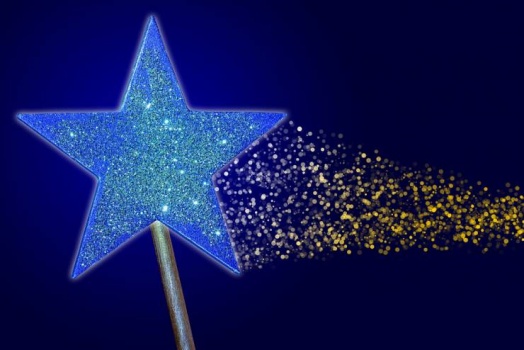 فيديو - ساحر مصري يقطع يد فتاة ويثير الدهشة!