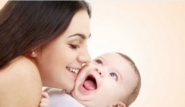 10 عبارات إياكَ قولها للأم المرضعة!