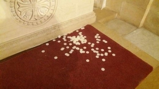 بالصور: مجهولون يسرقون ويدنسون كنيسة التجلي في جبل الطور