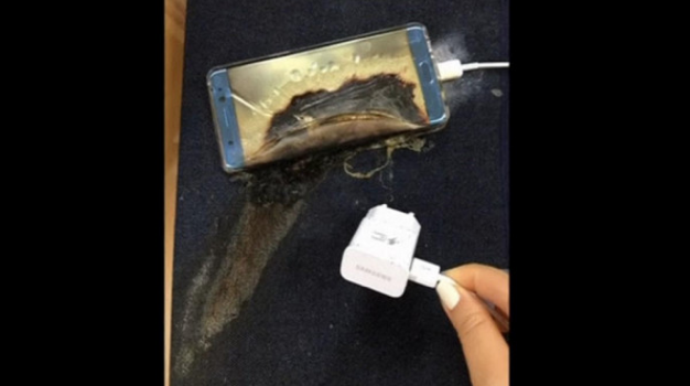 أميركا.. "الهاتف المشتعل" ممنوع في الطائرات