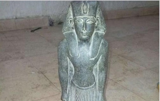ايقاف تاجر اثار بالخليل بحوزته تمثال فرعوني