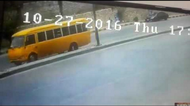 بالفيديو: كاميرا مراقبة ترصد حادث دهس مروع في عمان