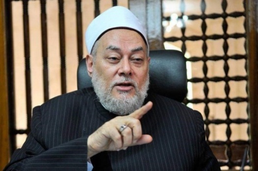 &laquo;أنا اشرب الخمر ومع ذلك مواظب على صلاتي فهل اغتسل قبل الصلاة&raquo;؟هذا رد علي جمعة
