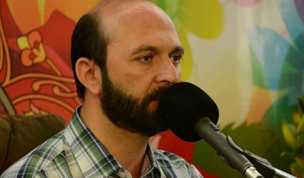 "جاءني عارياً بينما كنت أستحم".. ادعاءات بانتهاكات جنسية تطال قارئ خامنئي.. إيران مهتزة من القضية