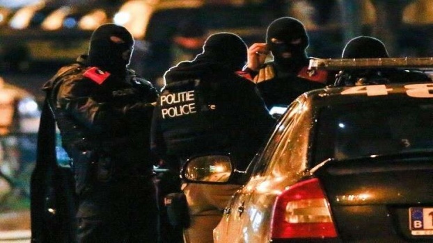 الشرطة البلجيكية تعتقل مسلحا بسكين بعدما احتجز رهائن في بروكسل