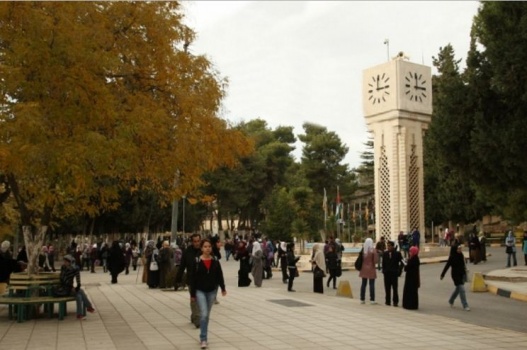 طالبة تفقد وعيها في الجامعة الأردنية بسبب ما حصل يوم أمس وتفاجئ أهلها بهذا القرار