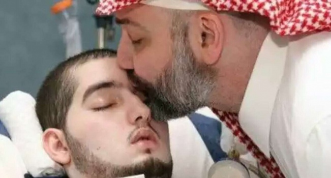 فيديو: ما قصَّة “الأمير السعودي النائم” الذي يرقد في غيبوبةٍ منذ 11 عاماً؟