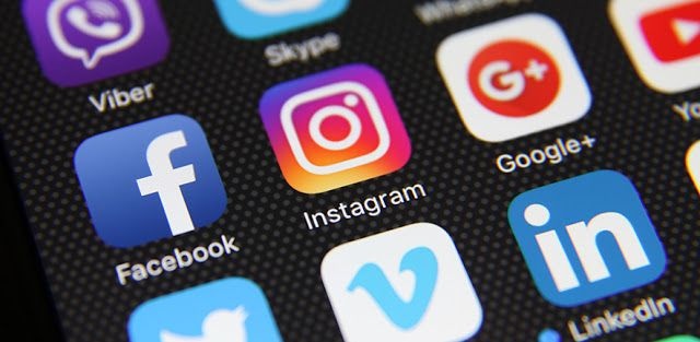الولايات المتحدة تطلب من المسافرين القادمين إليها الكشف عن حساباتهم على مواقع التواصل الاجتماعي