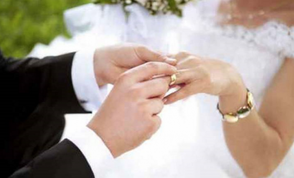 رجل يقوم ببناء 90 منزلا احتفالا بزفاف ابنته!