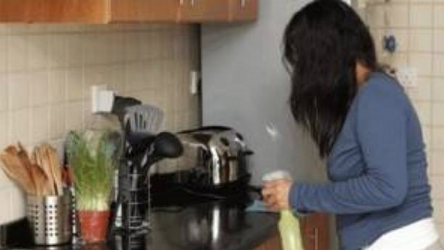 تزوَّجها ليبيعَها وتعمل خادمة!
