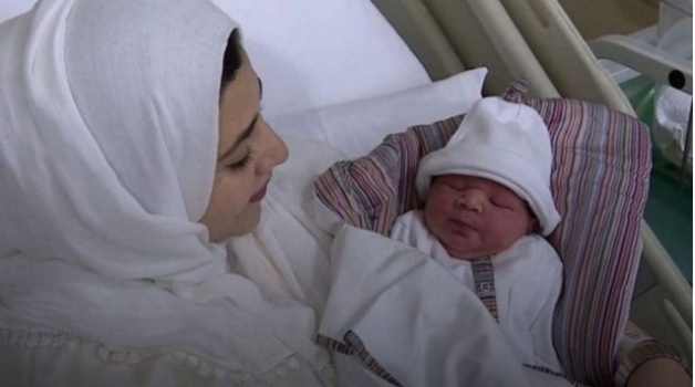 معجزة.. إماراتية تنجب طفلاً من نسيج مبيض مجمَّد منذ أن كانت طفلة
