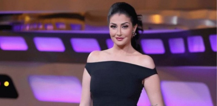 غادة عبدالرازق ترد على منتقديها بـ "الحذاء"