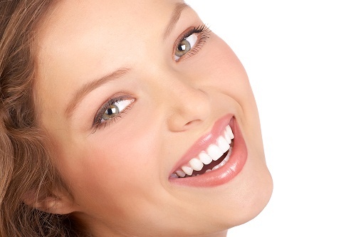 9 طرق طبيعية للحصول على أسنان بيضاء