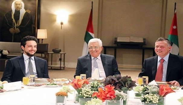 الرئيس عباس يهدد بمحموعة من الإجراءات في حال تم نقل السفارة الأمريكية للقدس
