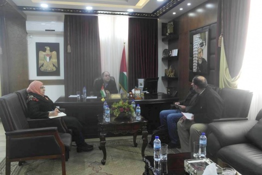 محافظ جنين يطلع على مشروع الطاقة البديلة الذي تزمع الاغاثة الزراعية تنفيذه بدعم اوروبي