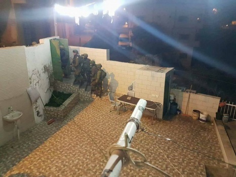 الاحتلال يفتش منازل المواطنين في بلدة يعبد جنوب جنين