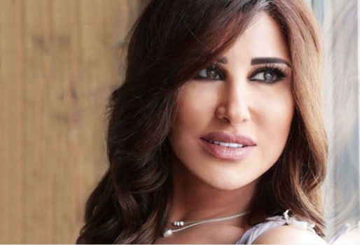 مشاعرها تفضحها… نجوى كرم تبدع بالرومانسي