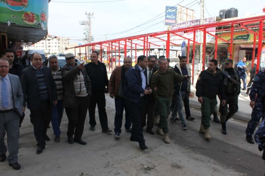 محافظ جنين يتفقد مجريات العمل في سوق النثريات الجديد بالمدينة