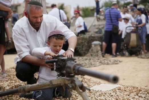 نهج جديد في إسرائيل من الكبار للصغار.. اقتل الفلسطيني برصاصة!