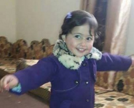 طفلة تصيب الأطباء بالدهشة بعد سقوطها من الطابق الثالث بخان يونس..!!!